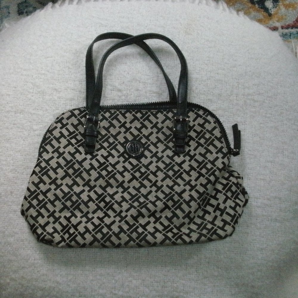 Tommy Hilfiger Tote Handbag Purse TH Logo Black & Tan 12x9